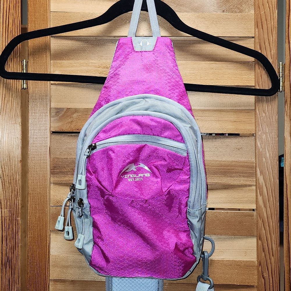 Yinglang Adjustable Sling Pack in Pink and Gray